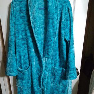 Like new! Ultra soft plush bathrobe